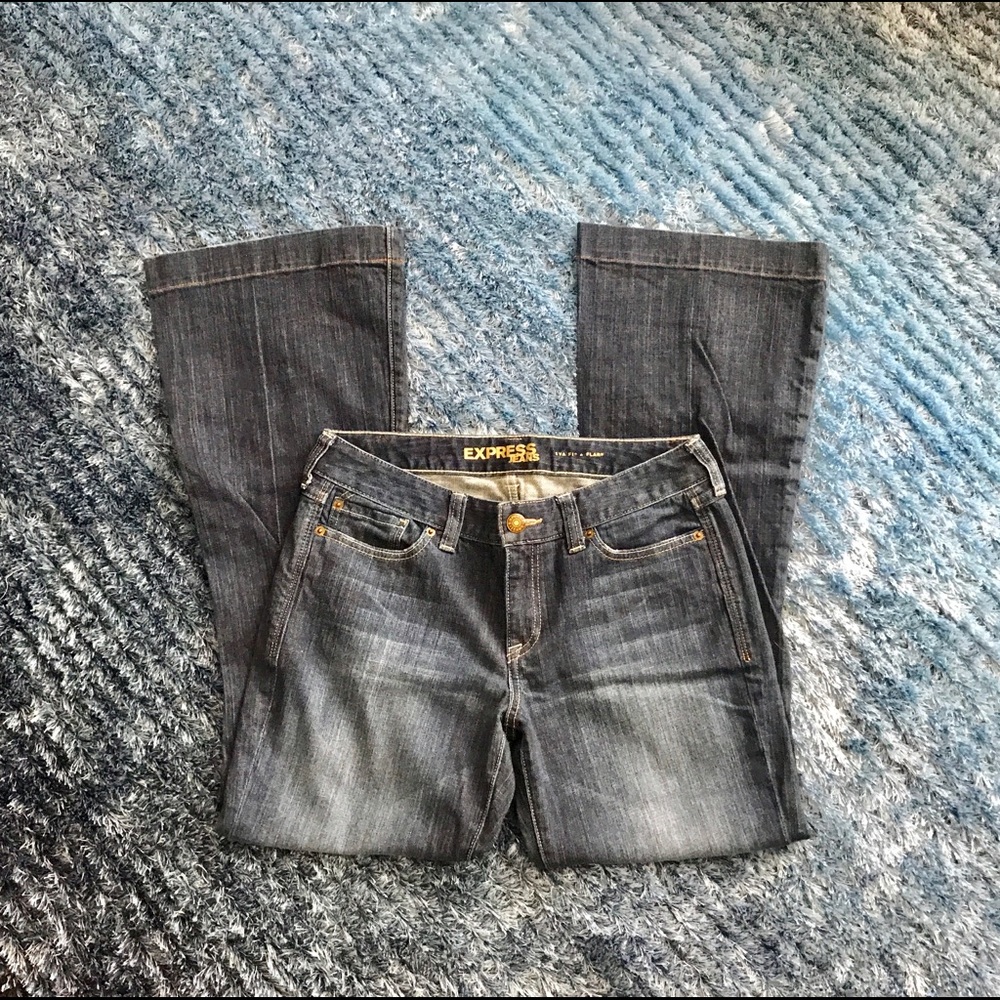 Express Eva Fit & Flare Jeans